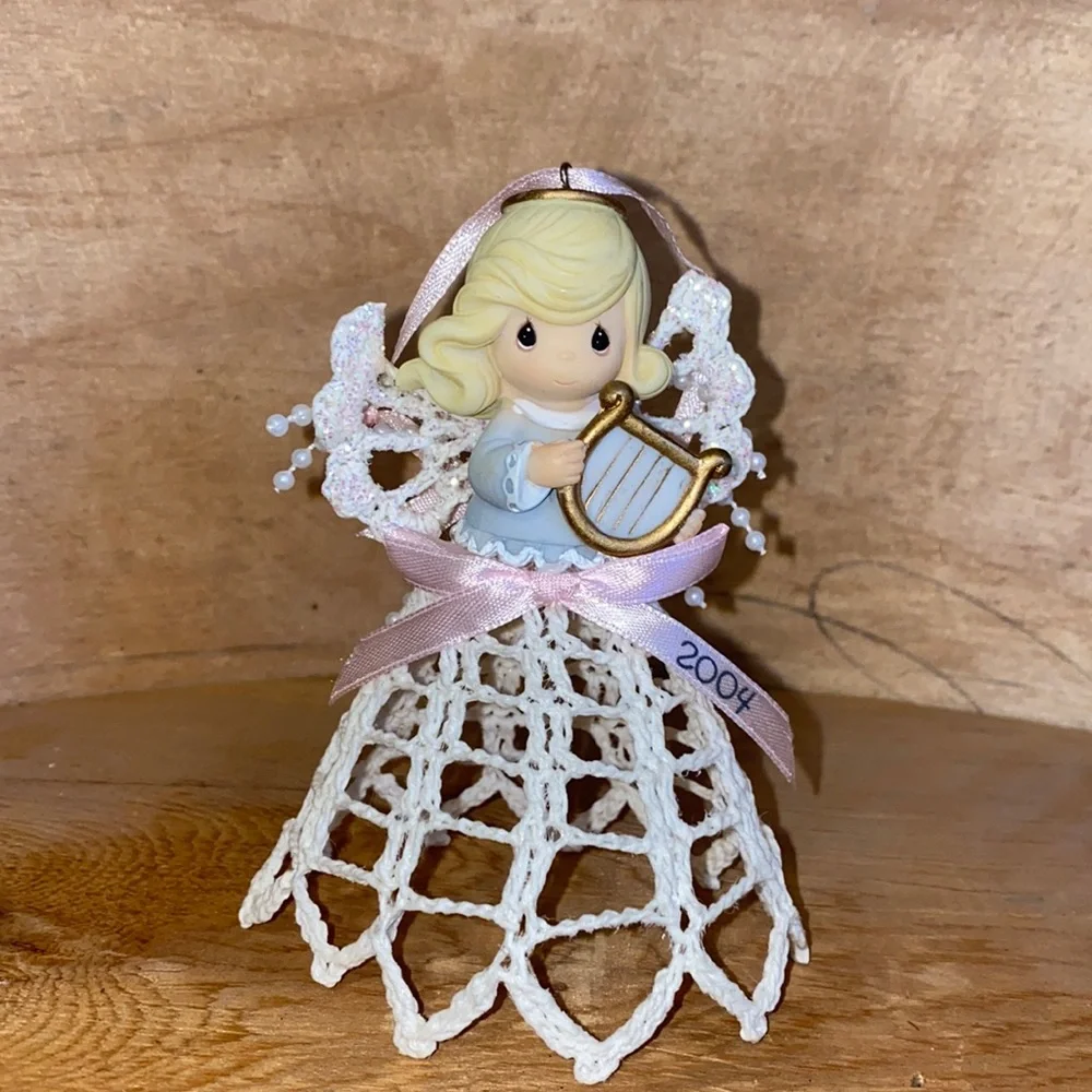 2004 Crocheted Lace Precious Moment Angel